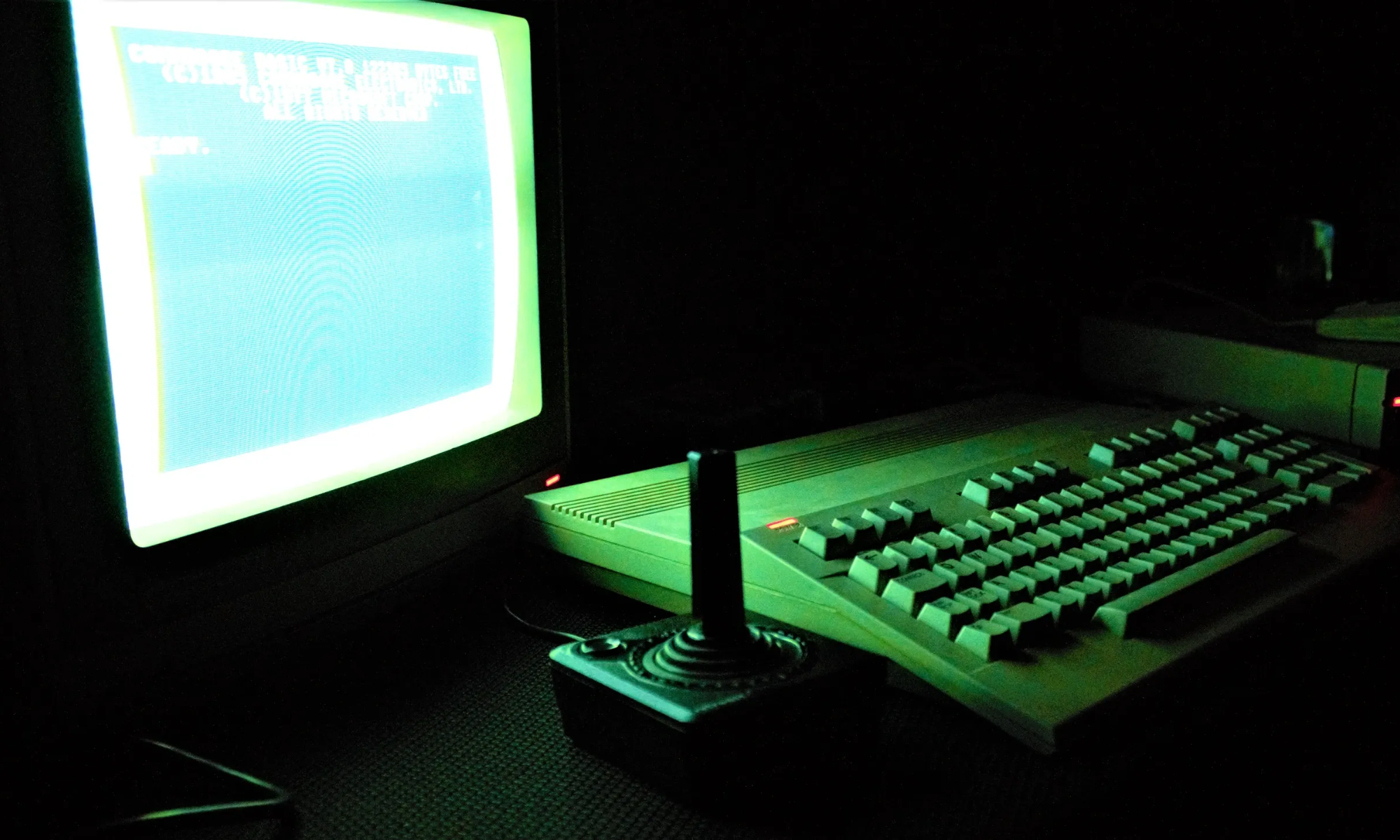 C128 at its loading screen, in a dark room.